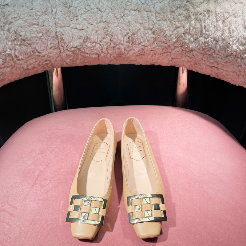 roger u1u1er flat shoes